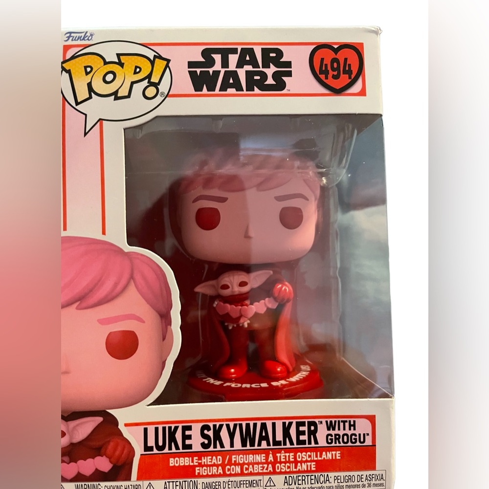 VALENTINE NIB STAR WARS MANDALORIAN FANS Luke Skywalker holding Grogu Funko 494